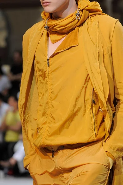Look 35